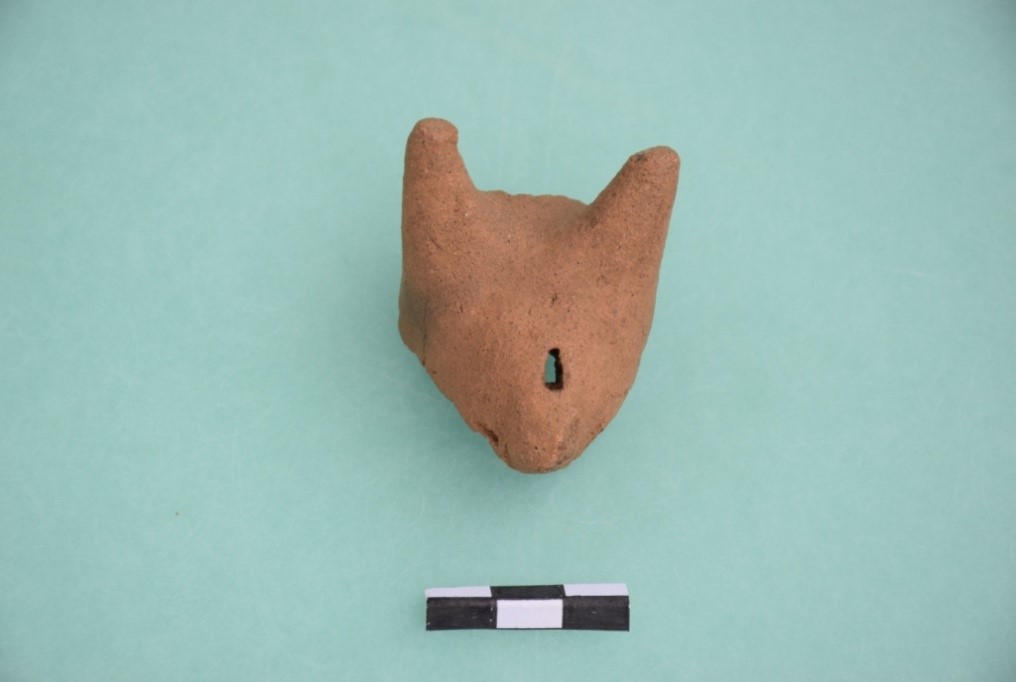 ძაღლის თავის სკულპტურული გამოსახულება ფიჭვნარი, ქვიშაზვინულები, ძვ.წ. VIII-VII სს